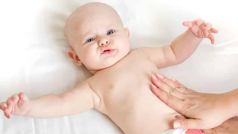 Что делать, если у новорожденного колики, и как ему помочь